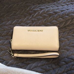 Wristlet wallet